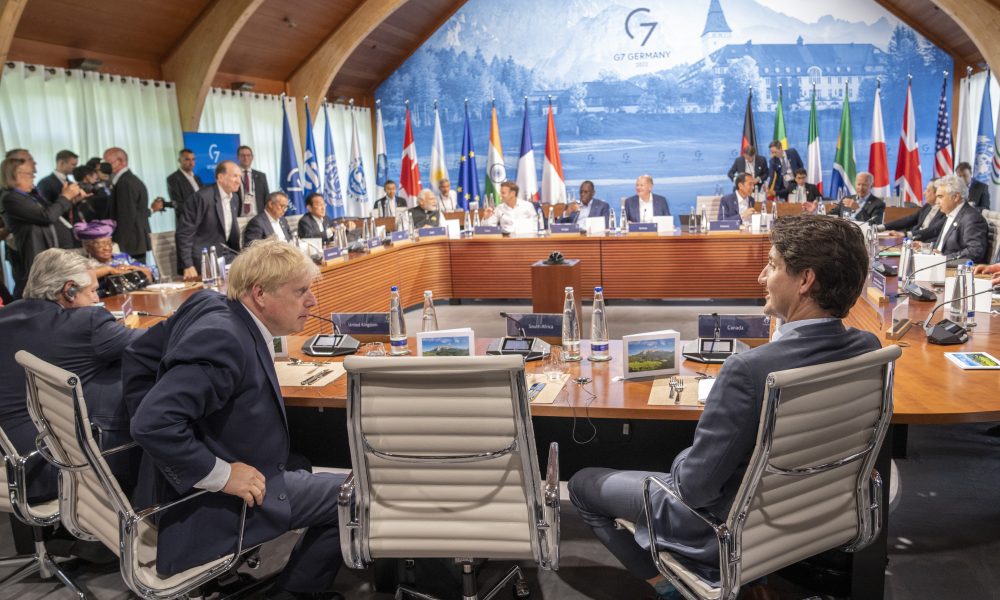 G7 leaders on table