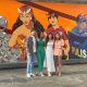 darna stars joshua garcia, janella salvador, and jane de leon with darna mural artist anina rubio (1)