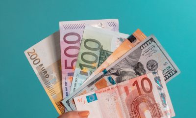 different bills in hand