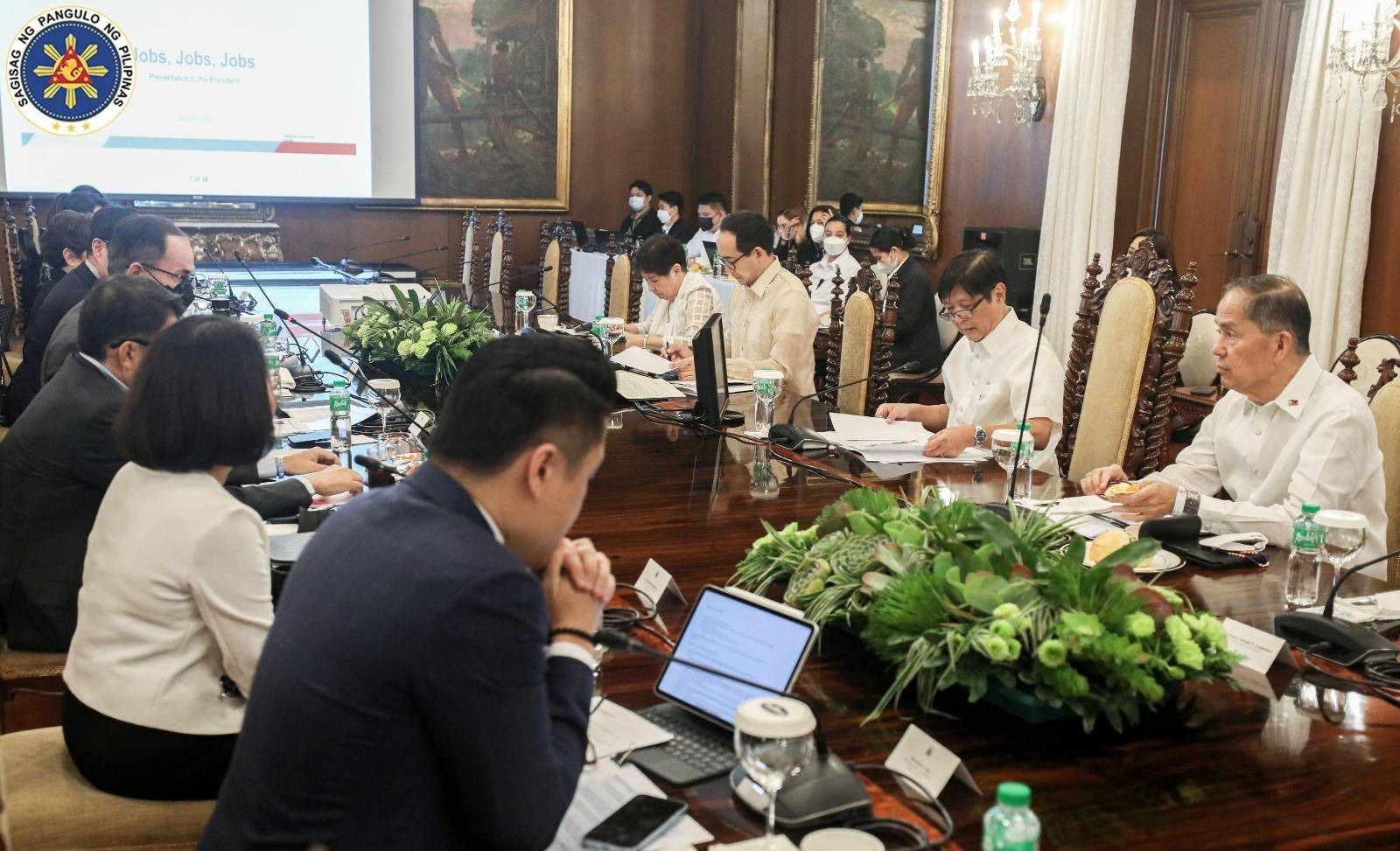 Pres. Marcos with the members of the Private Sector Advisory Council