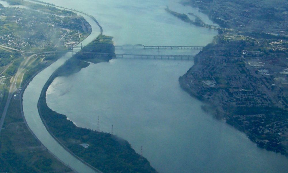 St. Lawrence Seaway separated navigation channel by Montreal