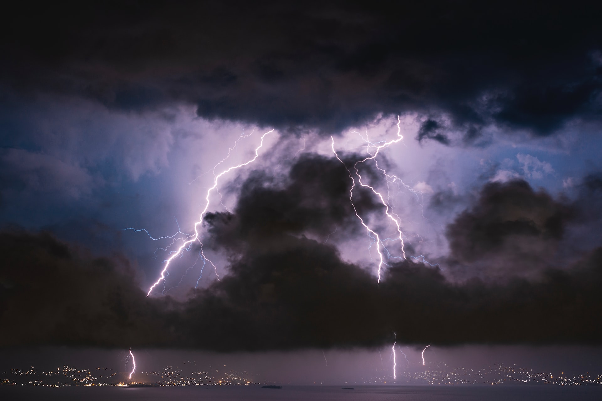 Why it's not safe to shower during a thunderstorm - Philippine