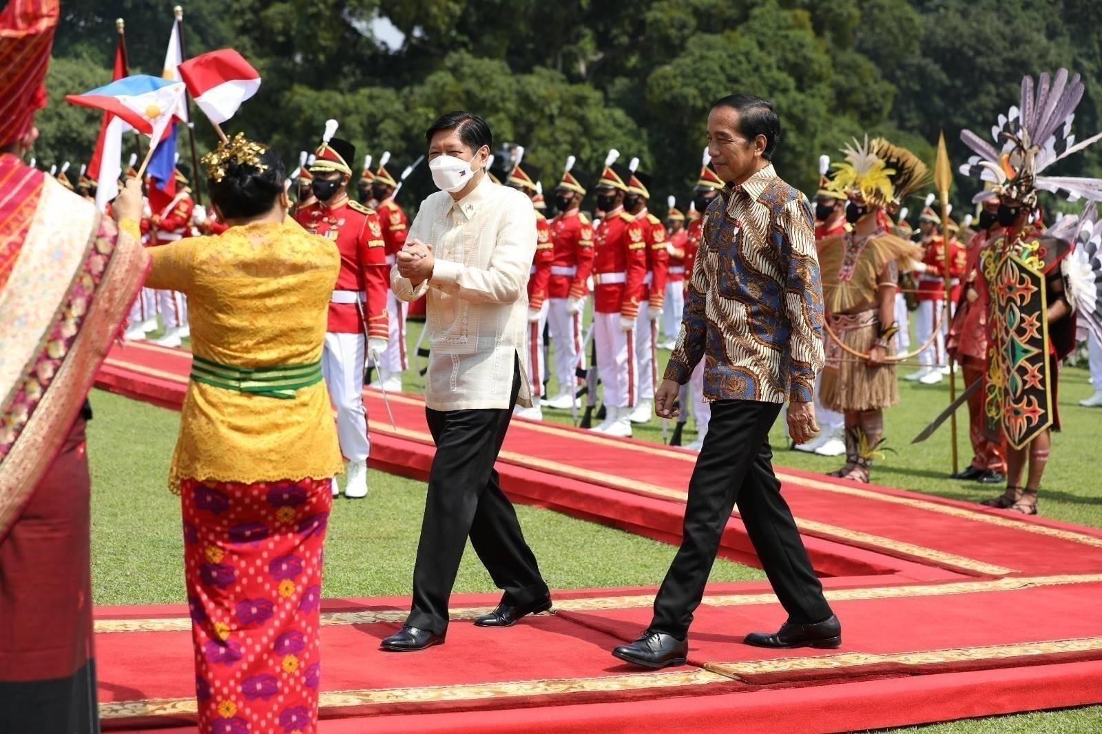 Marcos and Widodo walking