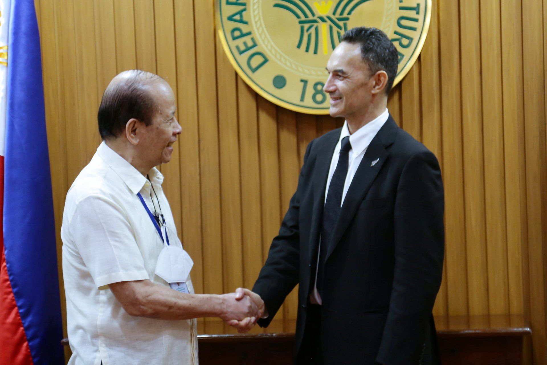 Agriculture Senior Undersecretary Domingo Panganiban, New Zealand Ambassador to the Philippines Peter Kell