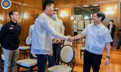 men shaking hands in Malacañang