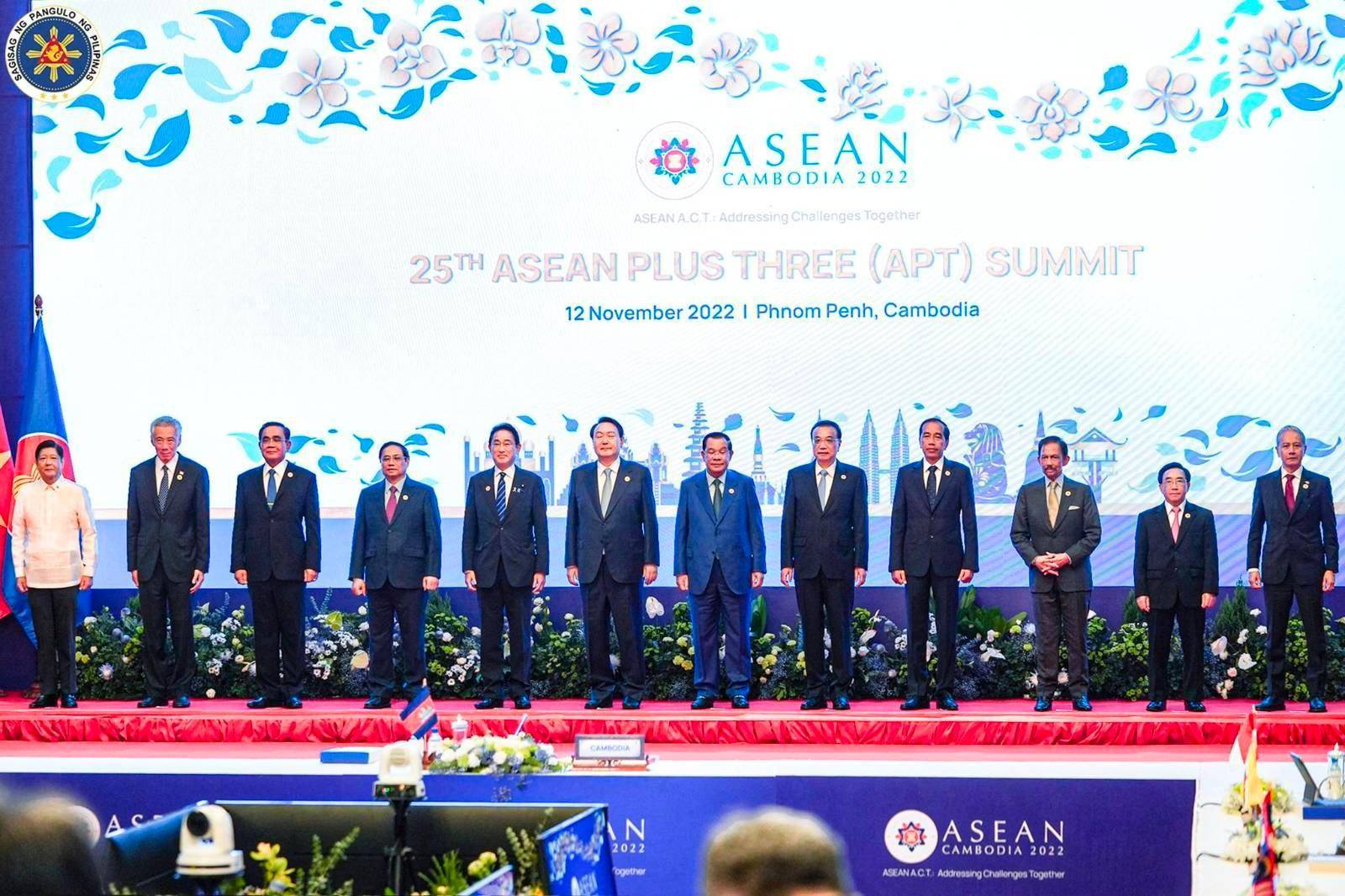 ASEAN leaders standing on stage