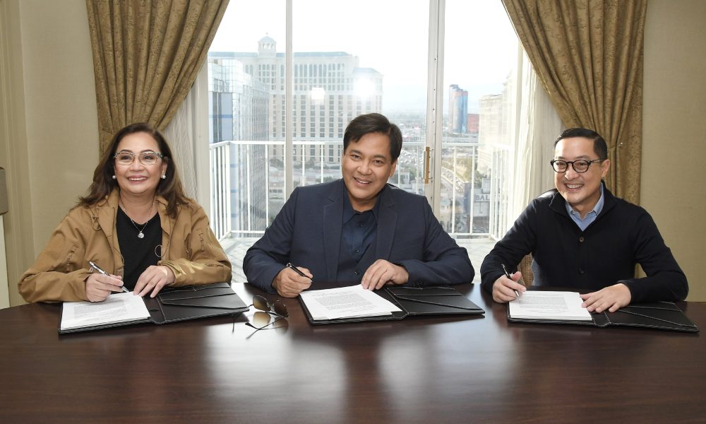 martin renews contract with abs-cbn (photo courtesy of sthanlee mirador)