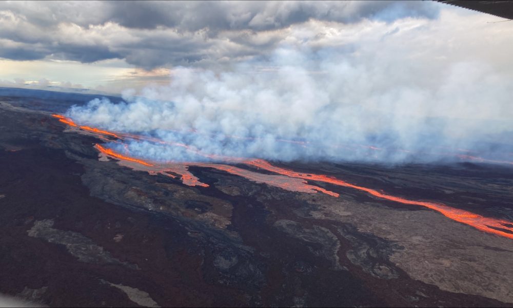Lava flow — Northeast rift zone eruption of Mauna Loa