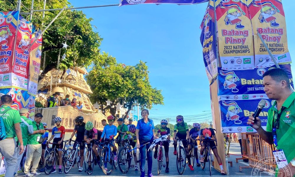 ceremonial flag off for cycling girls’ 13-under criterium event