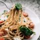 Pasta With Tomato and Basil