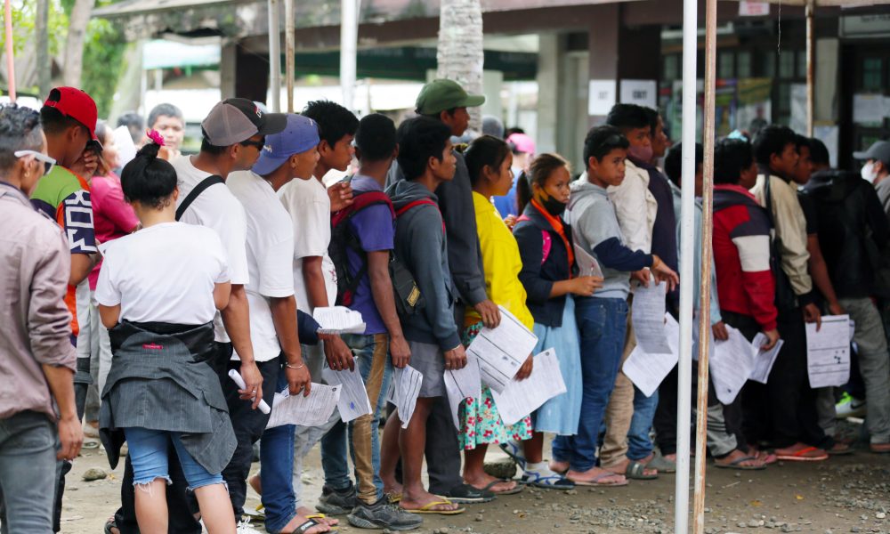 People lining up for voter registration