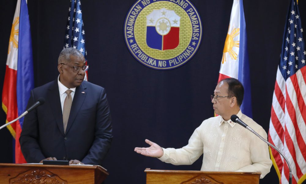 US Defense Secretary Lloyd Austin III and Department of National Defense Secretary Carlito Galvez Jr.