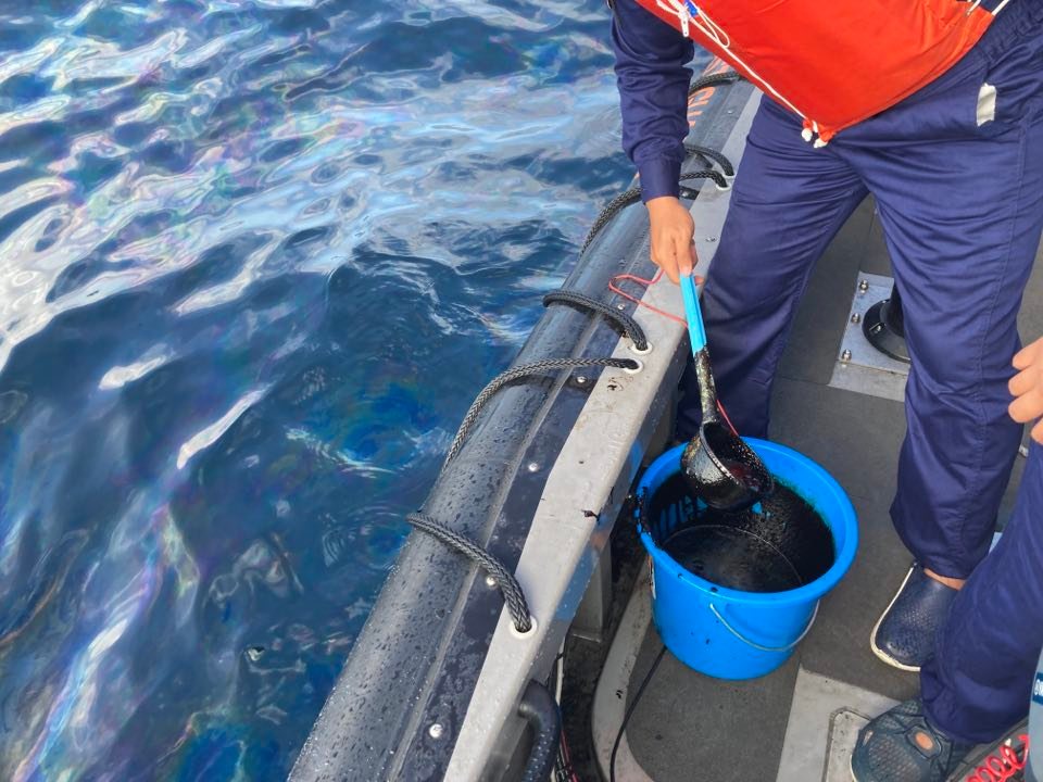 oil spill off Naujan waters