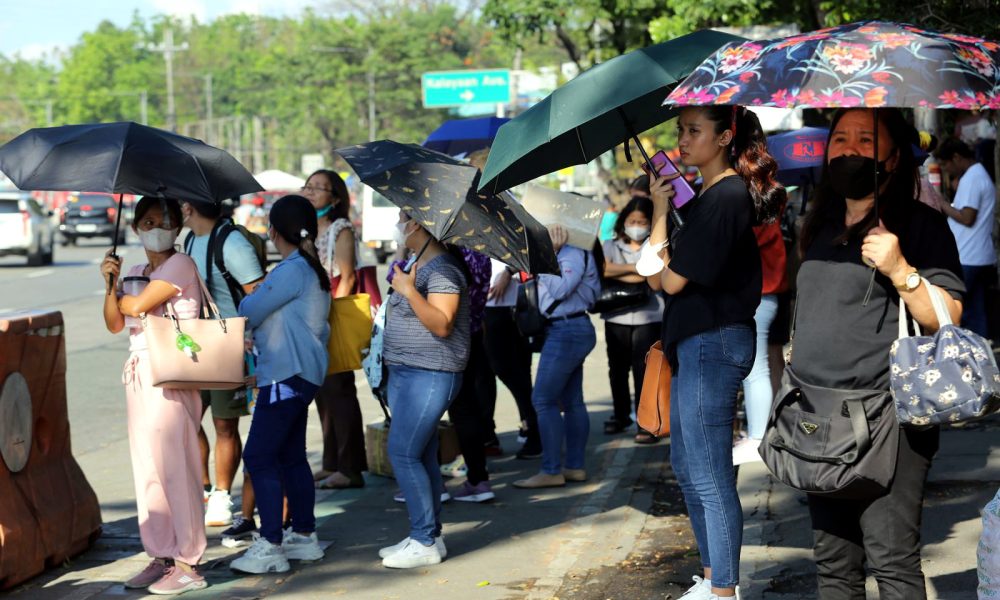 commuters in heat outside