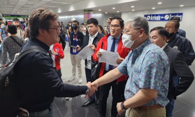 DFA Sec Enrique Manalo with Filipino evacuees