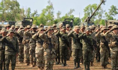 soldiers saluting