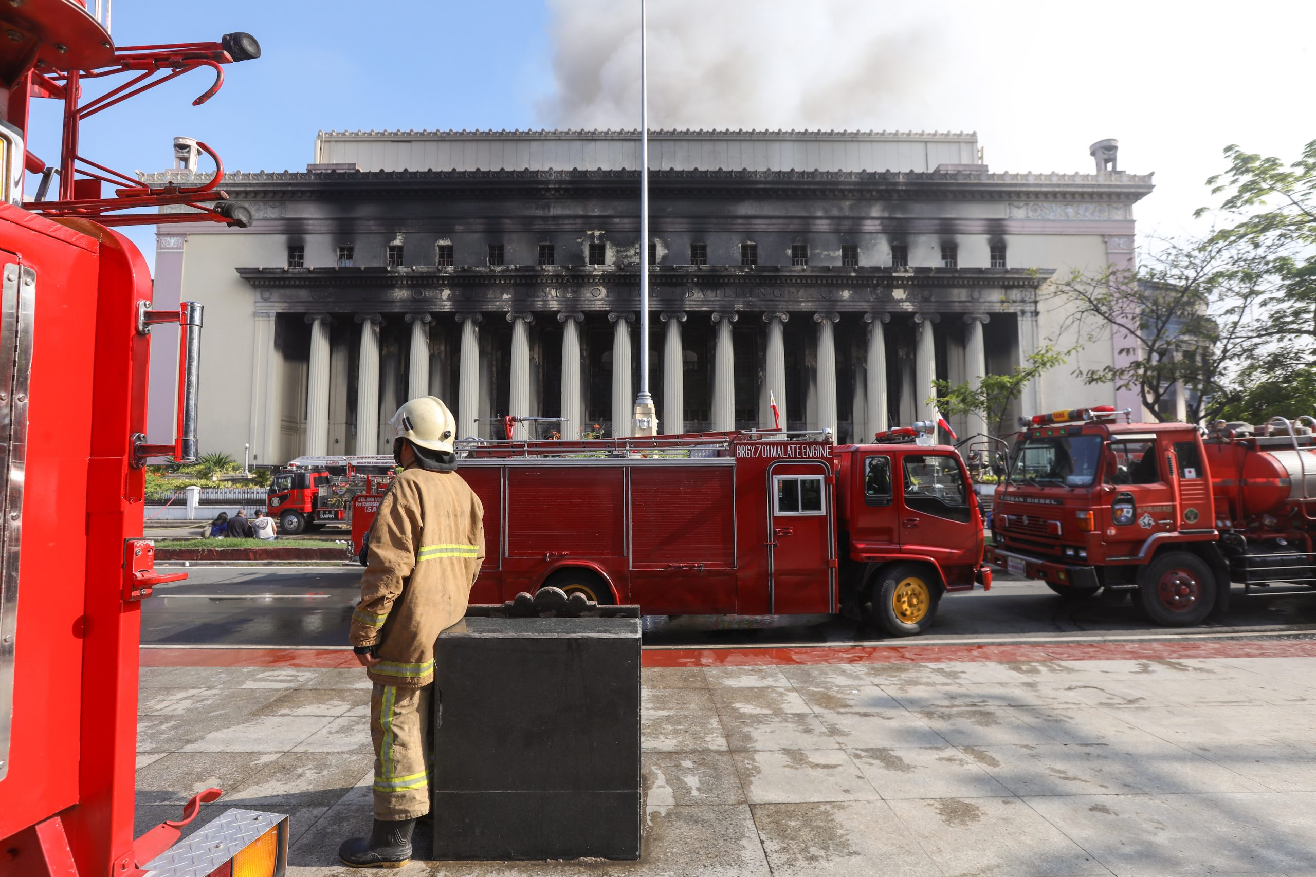 fire truck in front of Manila Post Office