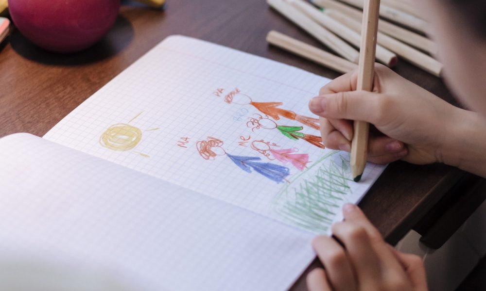 a kid drawing a family