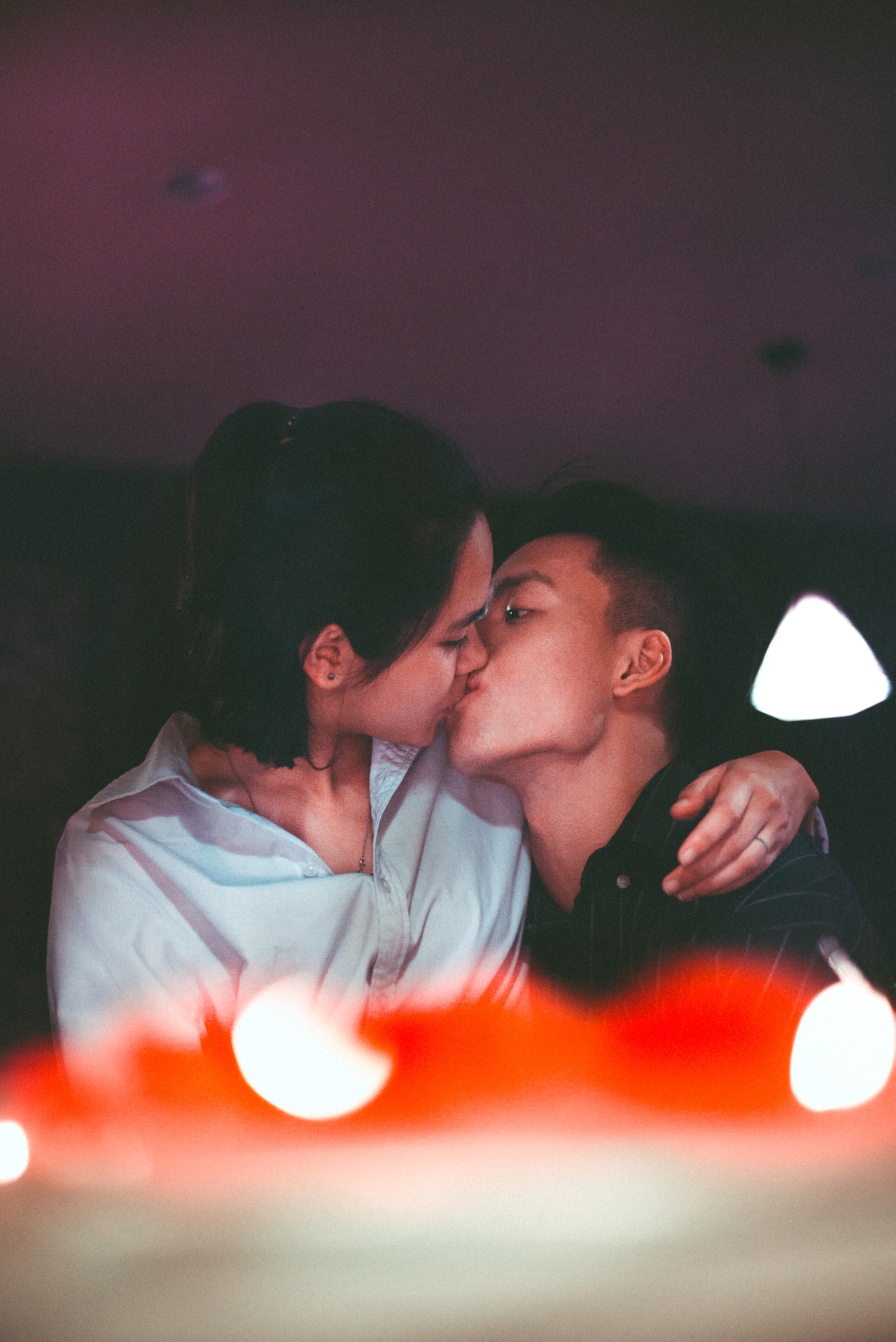 couple kissing