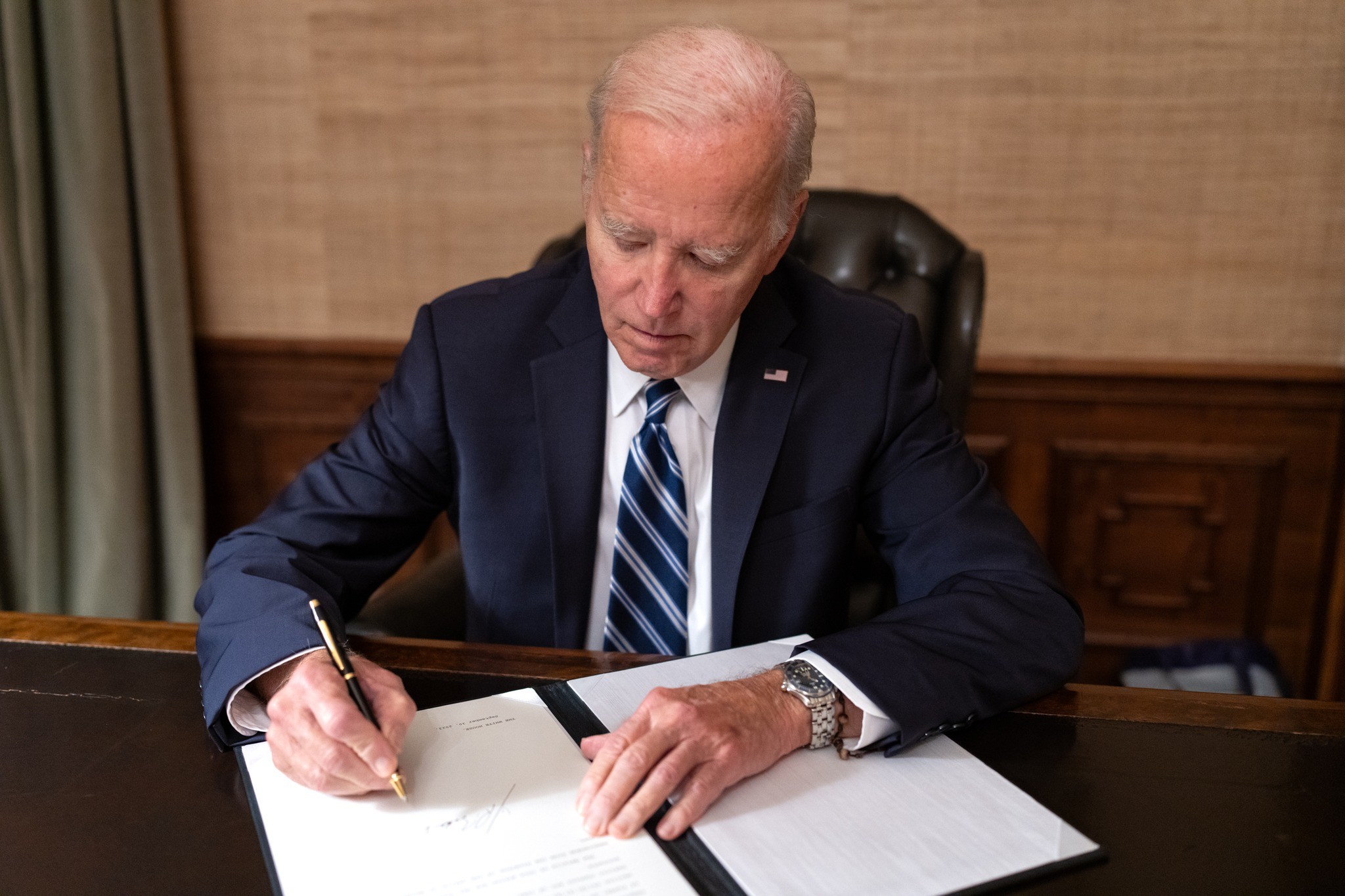 Joe Biden signs