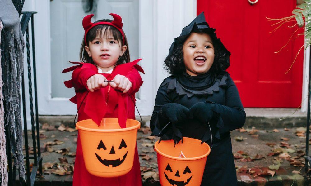 kids in costume