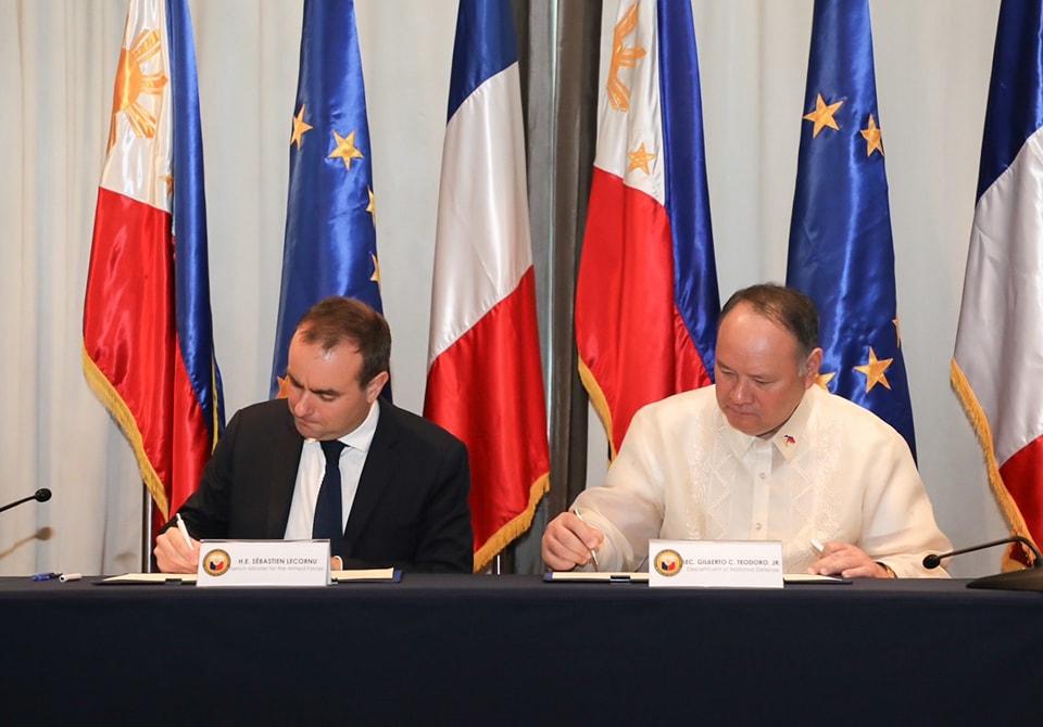 French Minister for the Armed Forces Sébastien Lecornu and Defense Secretary Gilberto Teodoro Jr.