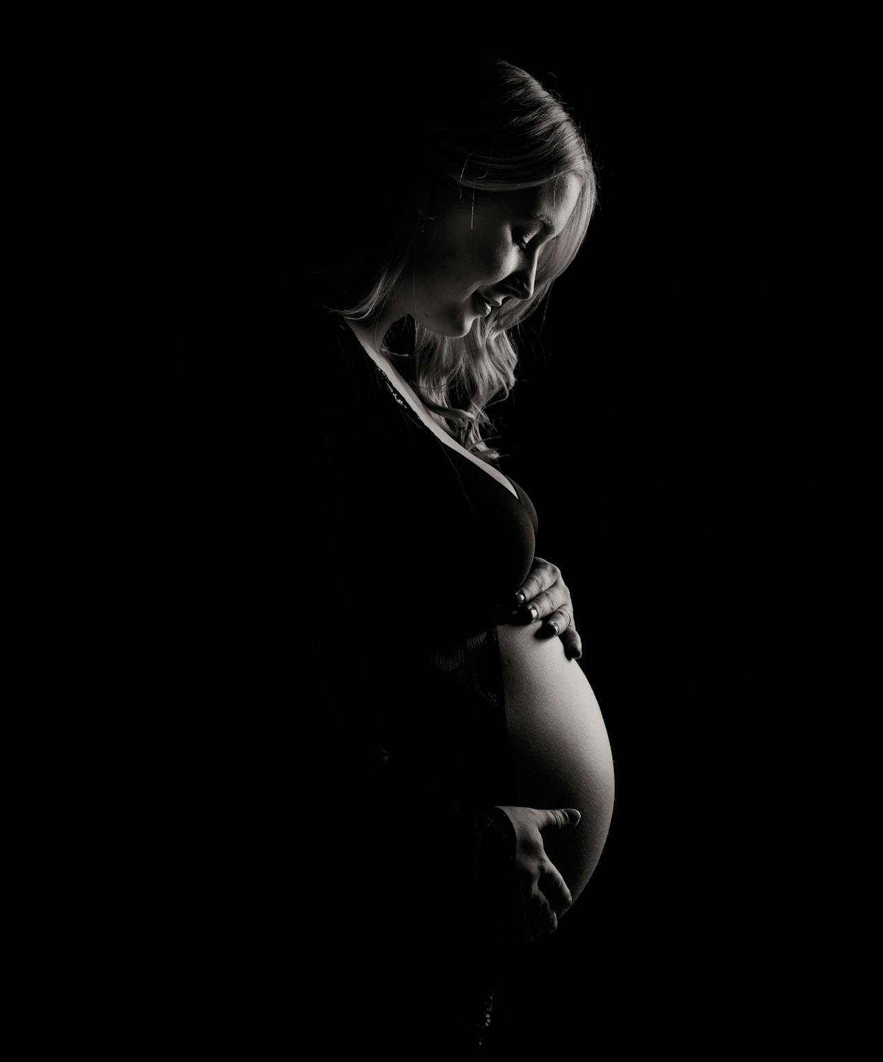 silhouette of pregnant woman