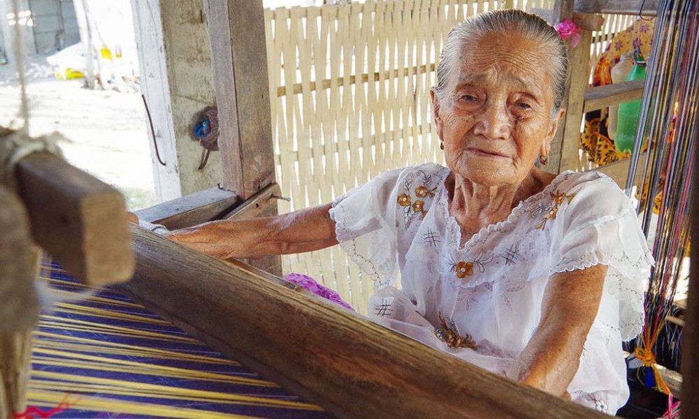 Ilocano master weaver Magdalena Gamayo