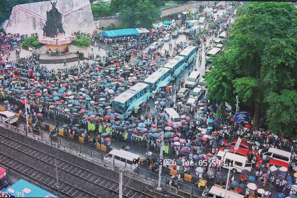 EDSA rally enters second day: crowd could surpass 15,000, NCRPO says